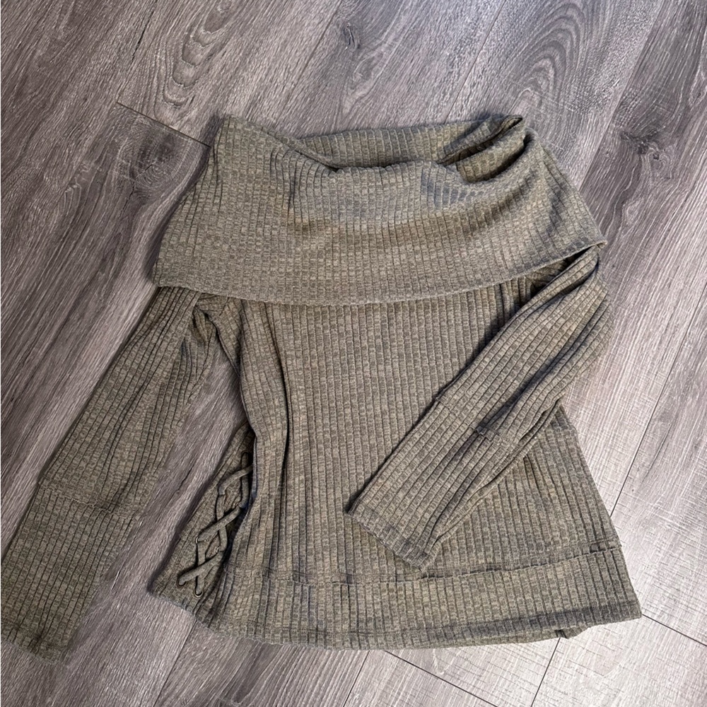 Cozy oversized woman’s top 🤍 color Olive